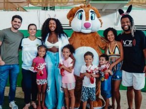 IZA e Imperatriz Leopoldinense CHOCAM ao doarem Ovos de Páscoa no Complexo do Alemão! Você não vai acreditar no que aconteceu!