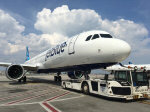 JetBlue em Crise: Demanda em Queda e Redução de Capacidade Pode Abalar o Futuro da Tecnologia Aeroportuária!