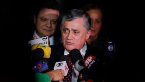 Anistia Sob Chamas: Motta Tem O Destino do Governo em Suas Mãos!