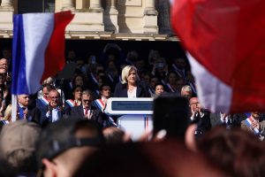 França em Chamas: Le Pen Domina as Ruas na Manifestaçao Nacional!