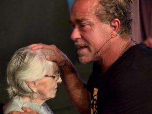 Pastor Famoso Revelado: A Verdade Explosiva das Doações de Todd White!