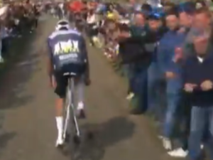 Bizarro! Champ. de Ciclismo Enfrenta Agressão e Revela Como Uma Garrafa que Quase Mudou Tudo!