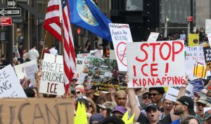 CAOS nas RUAS! Protestos Explosivos Contra Trump Dominam os EUA!