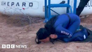 Katy Perry Surpreende: Beijo no Chão e Volta Triunfal dos Astronautas!