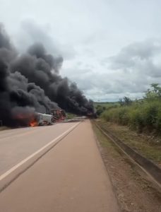 Catástrofe na BR-163: Colisão Explosiva Deixa Mortos e Cenário de Terror!