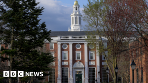 Harvard Enfrenta Trump em Batalha Judicial Explosiva!