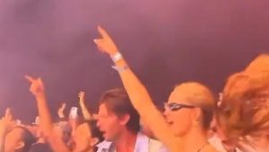 Patrick Schwarzenegger ROUBA o look de Coachella de Lisa! Treta Explosiva!