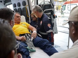 Bolsonaro em Estado Crítico: Hospitalização Chocante Revela Dor Abdominal!