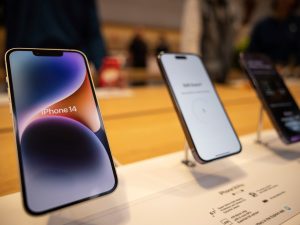 TRUMP SURPREENDE: Smartphone e Computador LIVRES de Tarifas!