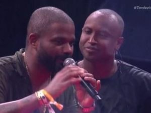 Arlindinho Humilha em Show: Erra Letra e Desafina no Tributo ao Pai!