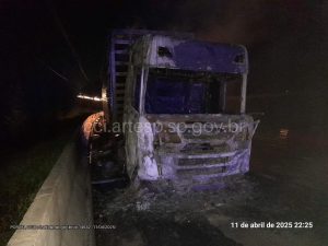 Inferno na Dom Pedro: Carreta em Chamas Bloqueia 5 KM de Trânsito Caótico!