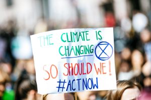 Empresas de Combustíveis Fósseis Envenenam Debate Climático com Mentiras Explosivas!
