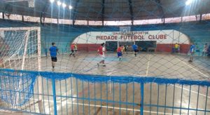 Escândalo no Futsal: Árbitro Revela Ataque Homofóbico Explosivo de Jogador Expulso!