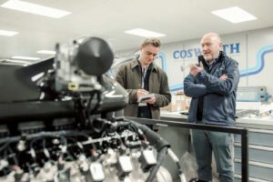 Cosworth Revoluciona: O V12 que Recusa Morrer! A Verdade Chocante!