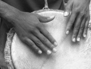 Desvendando os Moko: Os Drums Sagrados que Abrem Portais para o Inexplorado!