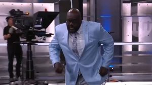 Emergência Bombástica: Shaq Surpreende ao Tentar consertar Parafusos no Banheiro!