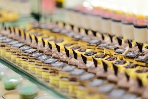 Indústria Alimentícia em Alerta: Como os Gigantes da Comida Desafiam as Novas Leis!