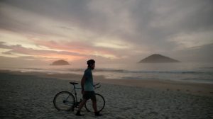 Revolução sobre Duas Rodas: Ciclista Revela Mudanças CHOCANTES na Cidade Maravilhosa!