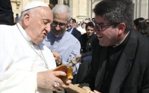 Padres Revelam: Papa Francisco Brincalhão desmascara mistérios em Ribeirão Preto!