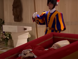 SCANDAL ALERT: Últimas Imagens do Papa Francisco no Caixão Revelam Segredos Chocantes!