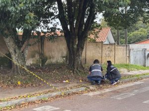 EXCLUSIVO: Mulher é ALVEJADA na rua em tentativa brutal de FEMINICÍDIO na Grande Curitiba!