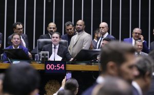 Centrão em Alta: 28% da Câmara em Jogo! PT em Crise pode Destruir Planos do Governo!