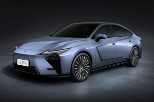 Choque de Titãs: Novo Lexus ES Desafia as Estradas com Poder Híbrido ou Elétrico!