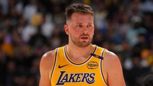 Luka Dončić Derruba LeBron e Curry: A Revolução da Camiseta que Abala a NBA!