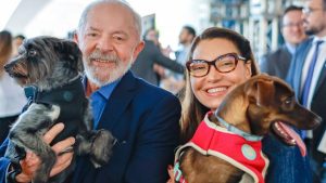 Microchip nas Cachorras da Janja: Revelação Bombástica Que Abala a Política!