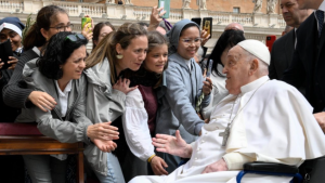 Papa Choca o Mundo com Aparição Surpresa e Provoca Frenesi nas Redes!