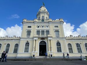 JUSTIÇA MILITAR CHOCA: Policial Criticou PM e é ABSOLVIDA! O que Isso Significa para a Segurança?