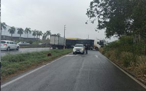 Caos na BR-324: Engavetamento Estrondoso Deixa 5 Feridos! Veja o Que Aconteceu!