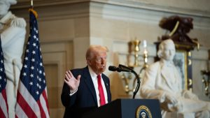 Trump Clama: EUA Rumo a Um Estado Religioso! Preparem-se para a Revolução!