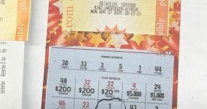 Homem Sem-Teto na Califórnia Fatura US $ 1 Milhão na Loteria e Abala a Política!