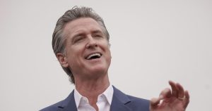 Newsom Lança Polêmica Campanha para Atraír Turistas Canandenses: A Califórnia Está em Jogo!