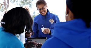 ALERTA: Prefeito Karen Bass Dispara Demissões em Massa – 1.650 Funcionários nas Cordas!