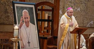 URGENTE: Arcebispo Gomez em Xeque! O Papa Francisco Pobretão e o Desafio que Você NÃO Pode Ignorar!