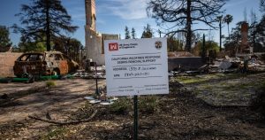 LA DESPERDIÇA $3 MILHÕES para Cuidar de Proprietários enquanto a Corrupção Arde em Chamas!