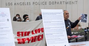 ALERTA EXPLOSIVO: Ativistas Denunciam Acesso Secreto do ICE aos Dados da Polícia de Los Angeles!