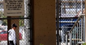 Democratas em Alerta: Agentes de Imigração Invadem Escolas de LA! Respostas URGENTES ou Caos à Vista?