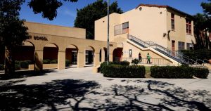IMIGRAÇÃO INVADE ESCOLAS DE LOS ANGELES: Agentes Federais em Ação!