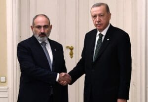 CRISE OU RECONCILIAÇÃO? PM ARMÊNIO CHEGA À TURQUIA PARA VISITA CHOCADEIRA!