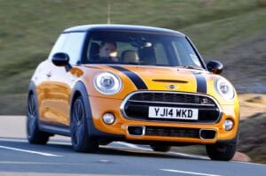 Mini Hatchback 2014-2024: A Revelação que TRANSFORMA a Dupla de Tintas em uma Batalha de Gigantes!